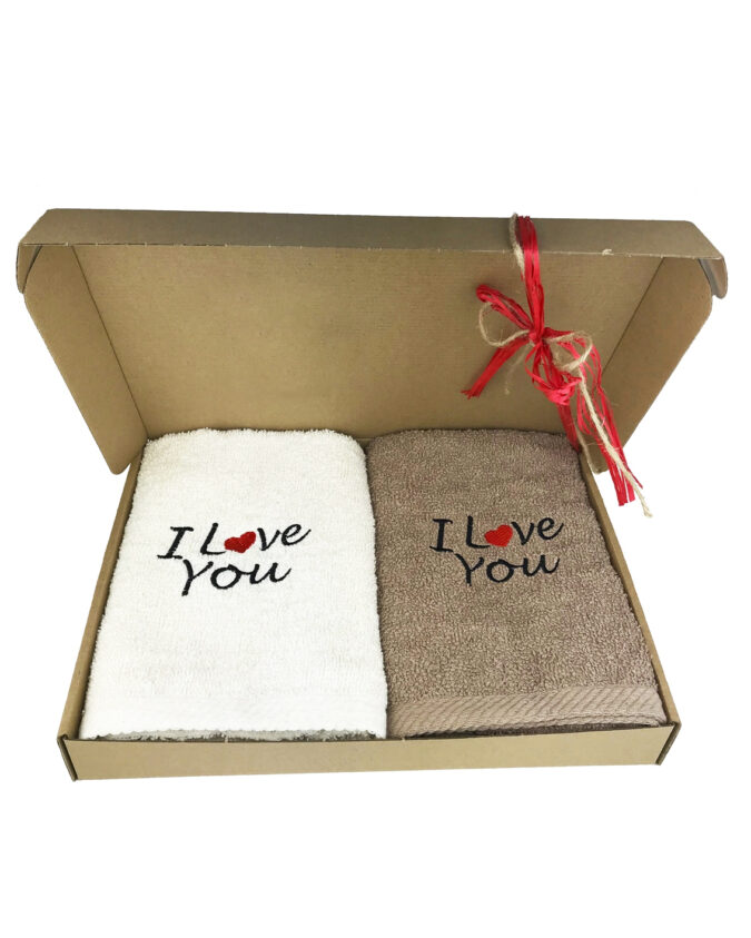 Zestaw 2 ręczników frotte z motywem I love You na Walentynki. Opakowane w eleganckie pudełko.