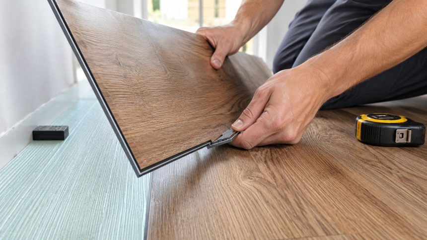 Panele winylowe SPC, LVT i WPC — wodoodporna podłoga do łazienki i kuchni. Klasa, grubość, ceny 60-150 zł/m² i porównanie technologii.