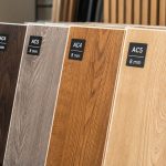 Panele podłogowe laminowane — klasa AC, grubość, marki Krono i Egger, ceny 25-80 zł/m² oraz montaż klikowy krok po kroku.