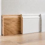 Listwy przypodłogowe MDF, PCV, drewno, aluminium — wysokość 60-150 mm, montaż na klipsach lub klej, ceny 5-30 zł/m.