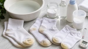 Jak usunąć żółte plamy z białych skarpet: soda, ocet, enzymy, tlenowy wybielacz i błędy w praniu. Sprawdź temperatury, czas namaczania i plan dla bawełny, elastanu oraz sportu w domu bez ryzyka już.