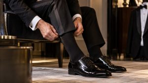 Eleganckie skarpetki męskie — cztery zasady dżentelmena. Bawełna mercezzowana, wełna merino, długość pod kolano, polskie i europejskie marki Skarpol, Falke.