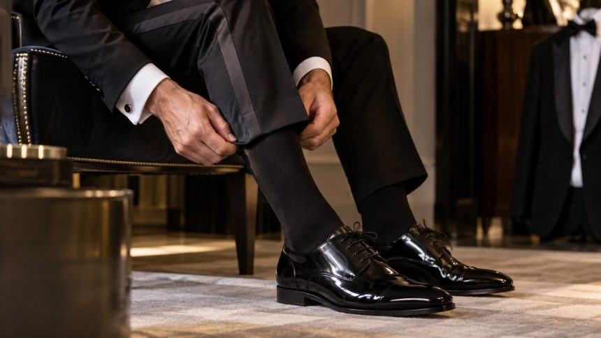 Eleganckie skarpetki męskie — cztery zasady dżentelmena. Bawełna mercezzowana, wełna merino, długość pod kolano, polskie i europejskie marki Skarpol, Falke.