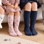 Podkolanówki dla dzieci — cztery grupy wiekowe, rozmiarówka 12–24, marki Petti, Yo!, Wola Junior, getry dla dziewczynki, najczęstsze błędy zakupowe.