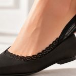 Stopki damskie — cztery typy (niewidoczne, koronkowe eleganckie, antypoślizgowe z silikonem, kolorowe ozdobne). Pod sneakersy, balerinki, mokasyny.